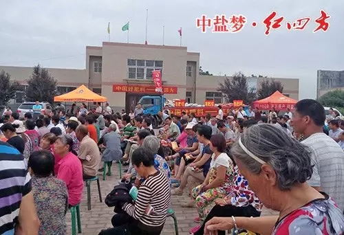 紅四方好肥料進(jìn)萬(wàn)家大型活動(dòng)，收到當(dāng)?shù)乩仙贇g迎
