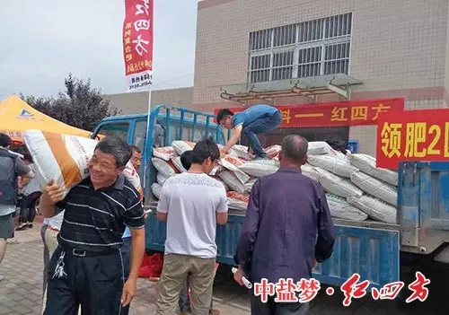 背著好肥料回家種地，產(chǎn)量不是問(wèn)題！