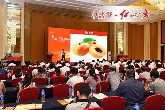 營銷專家趙一灃在《新趨勢 新財富 新夢想——未來農資流通企業營銷新規則》專題講座