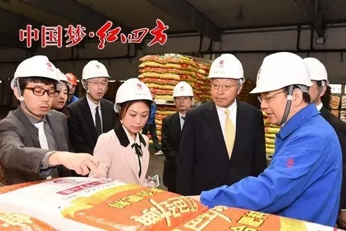 日本MCFC&高化學一行10人到訪紅四方。總經理方立貴、常務副總經理羅斌、副總經理陳勇、副總經理謝中平及相關部門負責人熱情接待。 日本MCFC&高化學一行10人到訪紅四方。總經理方立貴、常務副總經理羅斌、副總經理陳勇、副總經理謝中平及相關部門負責人熱情接待。