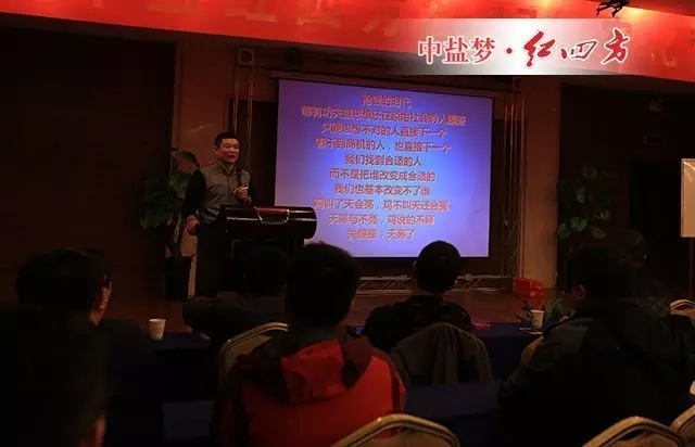 搶錢的時代，哪有功夫跟思想還在原始社會的人墨跡，只要思想不對的人直接下一個；看不到商機的人，也直接下一個；我們找到合適的人，而不是把誰改變成合適的，我們也基本改變不了誰，雞叫了天會亮，雞不叫天還會亮，天亮與不亮，雞說的不算，關鍵是，天亮了